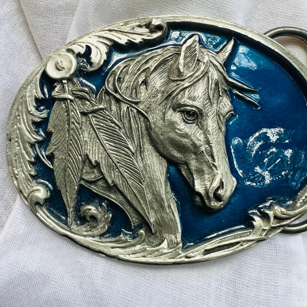 Elegant Silver and Blue Horse Head Belt Accessory